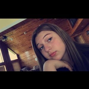 Meet your Posher, Alisia